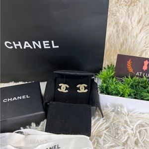 Authentic Chanel 2016 collection Crystal CC studs earrings in Gold hardware